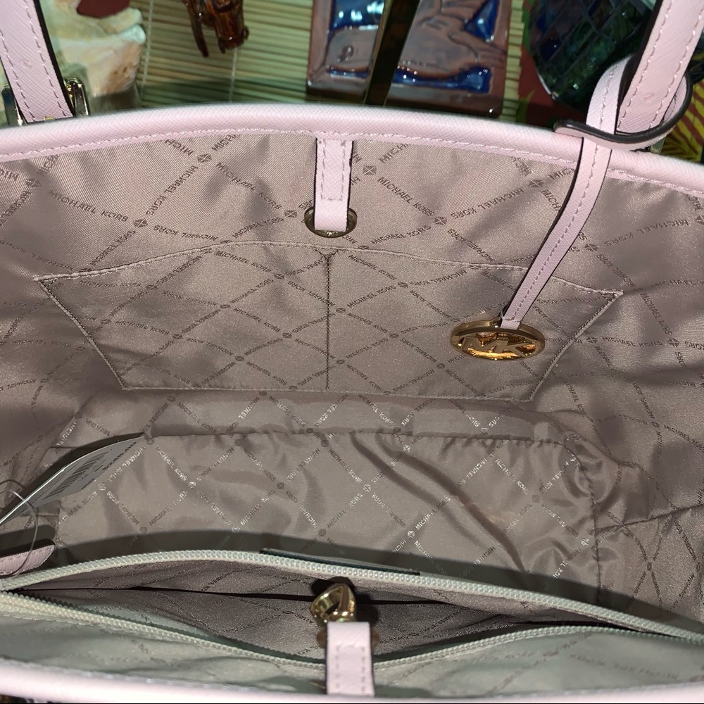Not Avail. MK Carry All MD Multi Floral Tote - Picture 7 of 15
